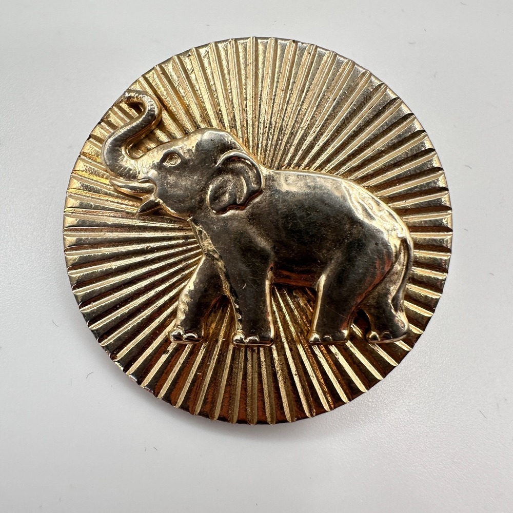 Vintage 80s Gold Tone Elephant Round Brooch Pin Women's Classic Fashion Jewelry